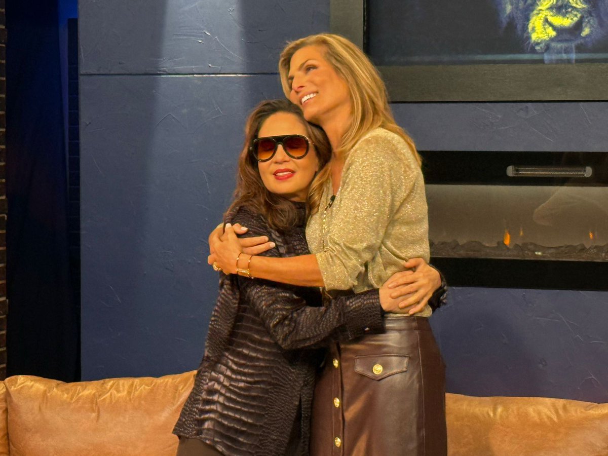 telenovelas's tweet photo. Este martes 4 a las 9:30PM Unicable transmite una emisión especial de Montse &amp; Joe en la que Yolanda Andrade abre su corazón y en una conversación íntima con Montserrat Oliver https://t.co/gMAw1vvS2G https://t.co/lA3Sc2lYc9
