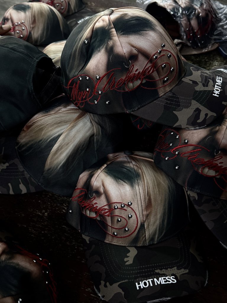 moyinarchvs's tweet image. these crazy hats