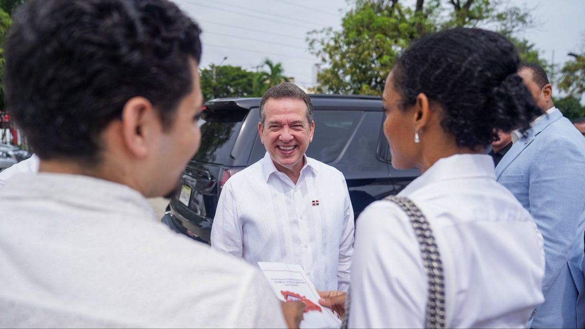 itobisono's tweet photo. Recibí con gratitud el reconocimiento otorgado por la Asociación Nacional de Detallistas de Gasolina (@ANADEGAS) durante su asamblea anual.
Este gesto reafirma la confianza y colaboración entre el Estado y los sectores productivos del país. ⚙️🇩🇴 https://t.co/b1NAQXzA92
