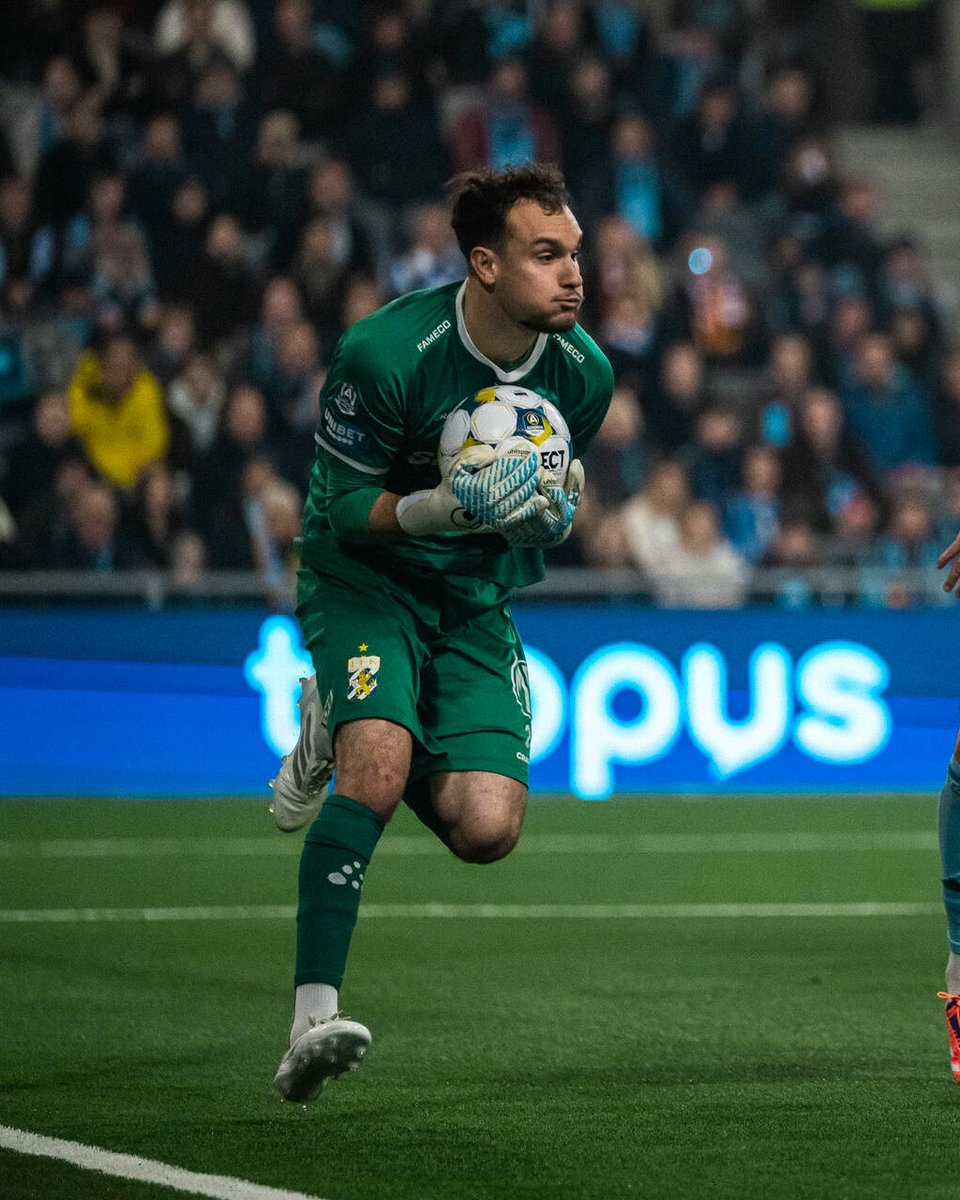blavittfamiljen's tweet photo. Elis är helt jävla fantastisk #ifkgbg https://t.co/M5Xf7ZyL8J