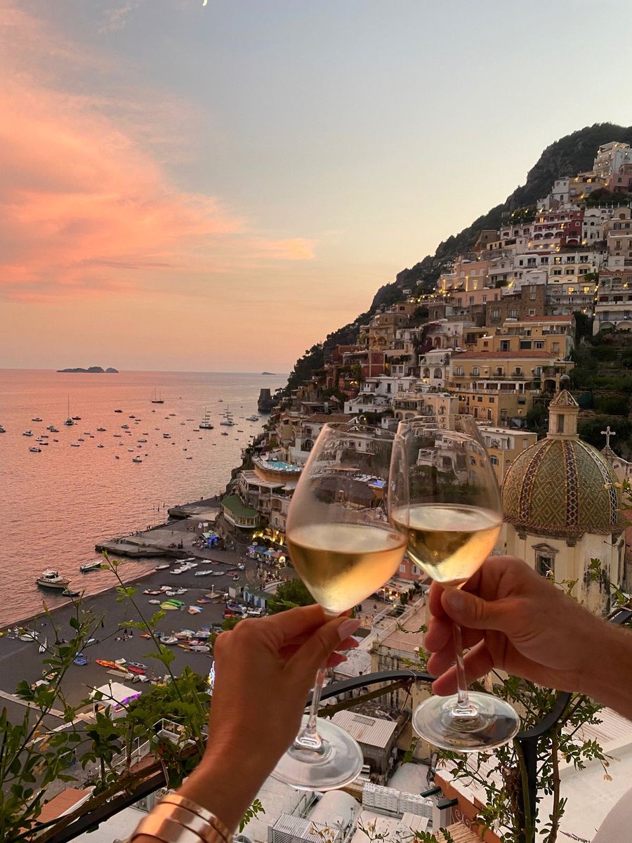 Diorgirlx's tweet photo. summer in Italy with you https://t.co/P26rK2gS3N