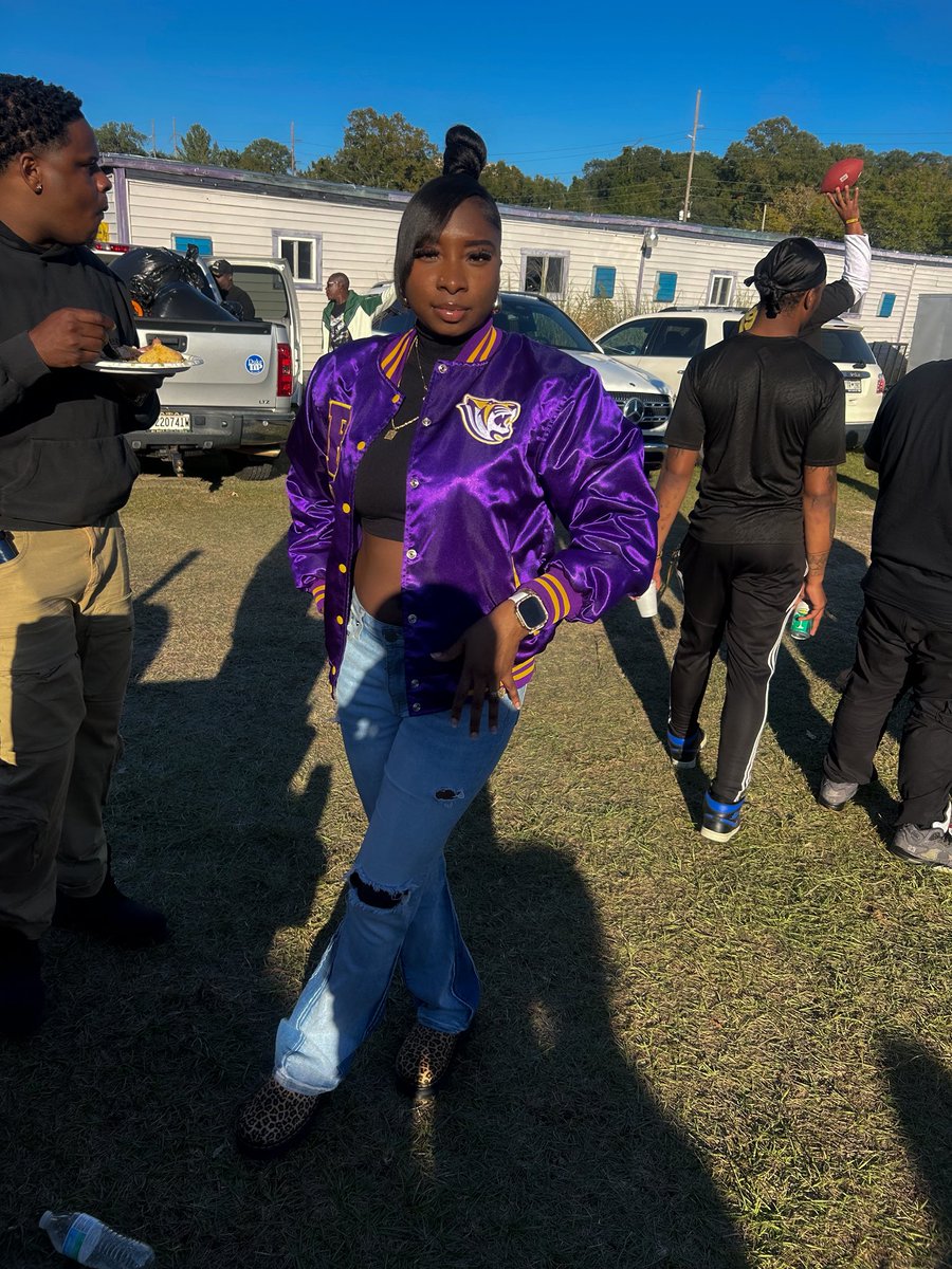 Http_Keeee's tweet image. 1600 Harden Street 💛💜🙂‍↔️