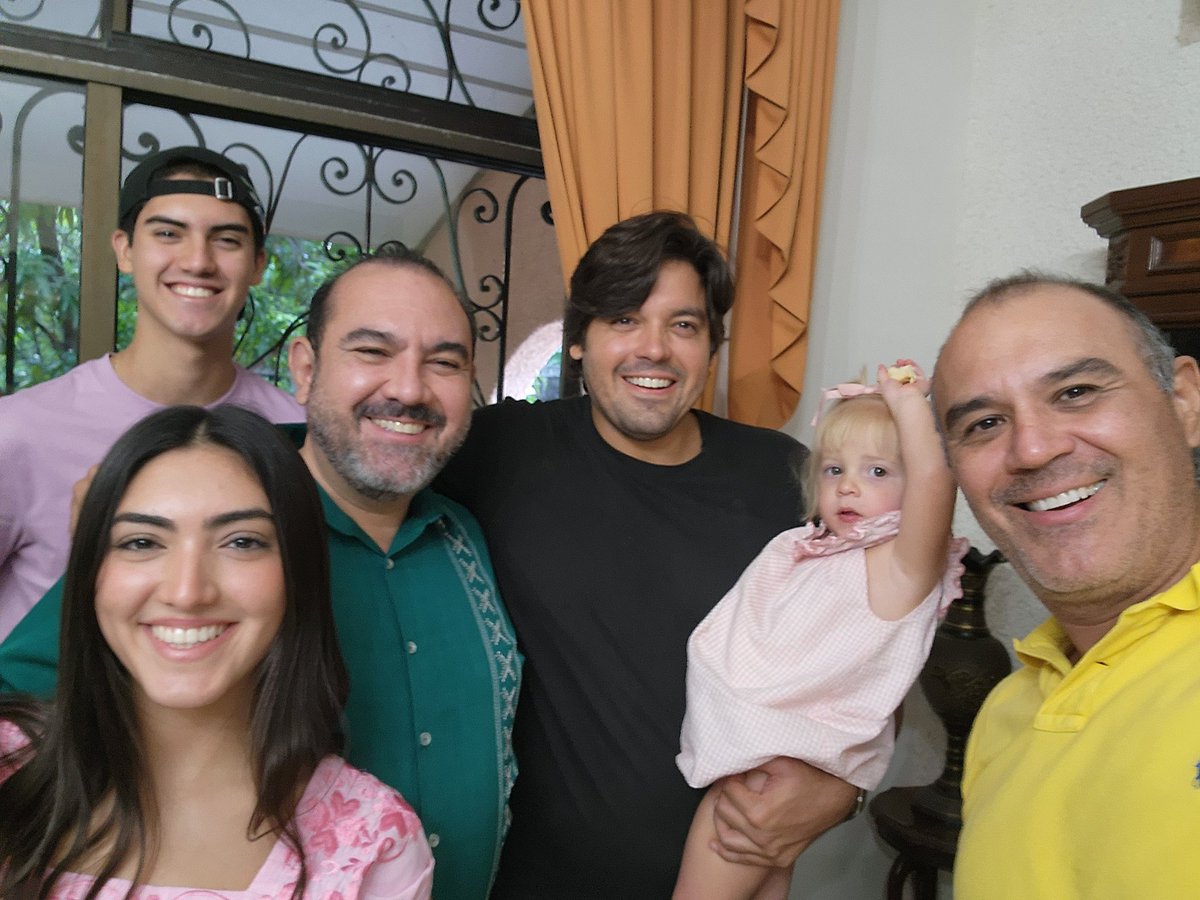 victorcervera's tweet image. Sábado en familia comiendo los deliciosos &quot;#pibes&quot; (con su #Xec para ayudar a la digestión) celebrando &quot; #HanalPixán &quot;
#Yucatán