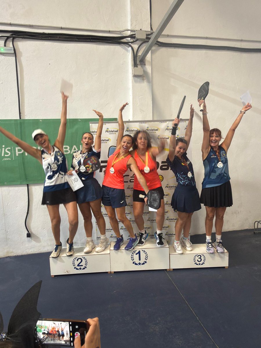 PickleballClub_'s tweet photo. 🥇 María Ruiz – Oro en Dobles Mixto +60
🥉 Gustavo – Bronce en Dobles Mixto +60
🥉 Walter – Bronce en Dobles +50
🥈 Pauly &amp; Mercedes – Plata en Dobles Femenino 4.0
🥉 Olí – Bronce en Dobles Femenino 4.0
🥉 Gustavo – Bronce en Individual +60
🥇 Walter – Oro en Individual +50 https://t.co/M6Q5oRDhLG