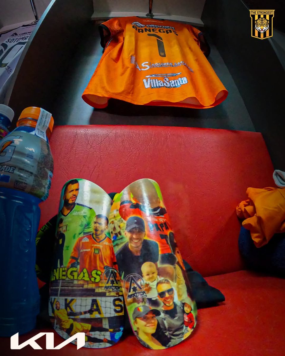 LaRazon_Bolivia's tweet photo. El vestuario del @ClubStrongest ya está listo para el duelo de esta tarde frente a CLUB A.B.B, correspondiente a la #fecha24 de la División Profesional.
👉El encuentro se disputará a partir de las 15:00.
📸 The Strongest
#DivisiónProfesional
@MarcasLaRazon https://t.co/Iu1pJCb4IO