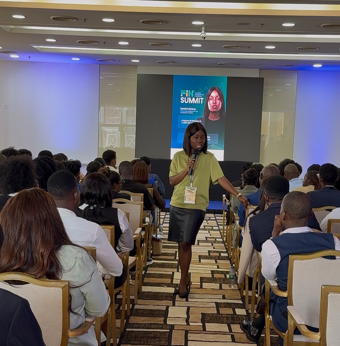 Sandra_mateus_'s tweet photo. Hoje participei como oradora no #FinSummit, onde apresentei o tema “Comunicação Estratégica como Ferramenta de Networking Intencional”.
Nota de reforço: networking não é sobre quem conhecemos, é sobre quem nos conhece. ✍️
#sandramateus #networking #oratória #angola https://t.co/xEgU4r66Jr