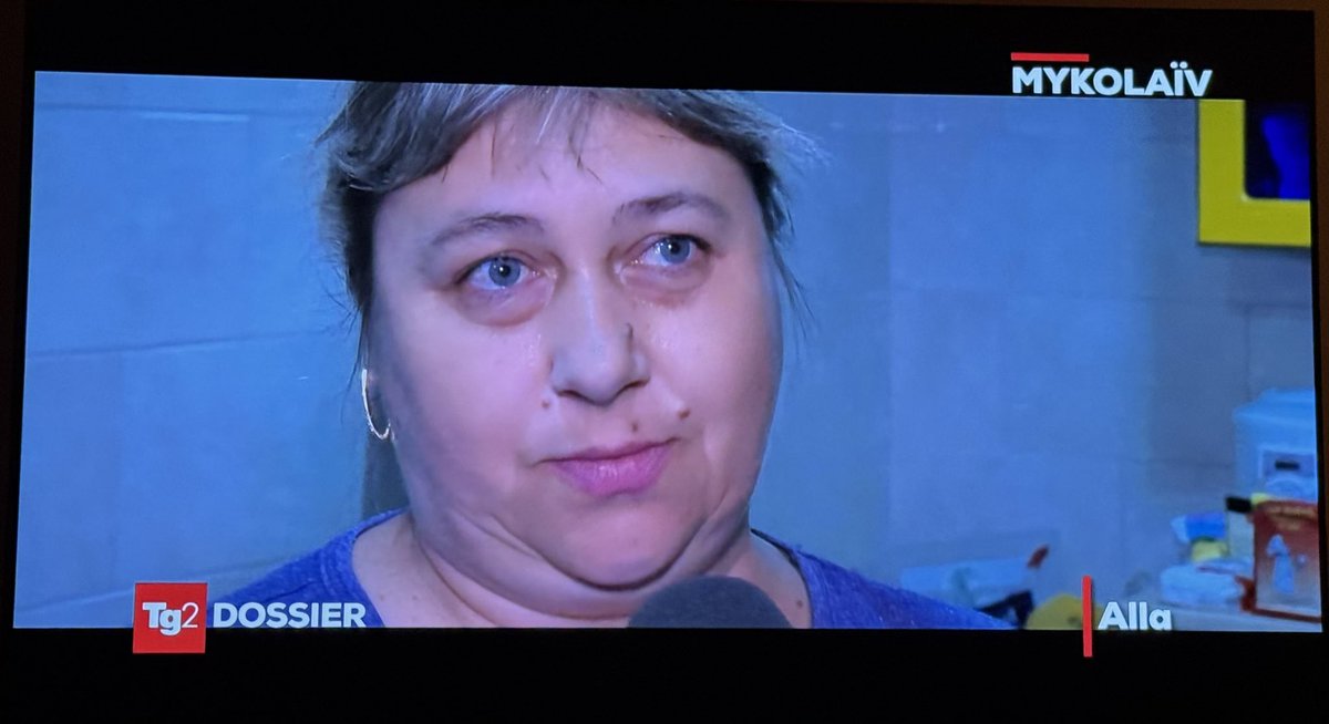 Sto vedendo un dossier sull’Ucraina. 🇺🇦 
Intere vite distrutte, città bombardate, bambini deportati e centinaia di migliaia di persone senza casa, che si spostano come profughi da una città all’altra. 
Tutto, per le mire espansionistiche di un criminale: Putin. 
#SlavaUkraïni