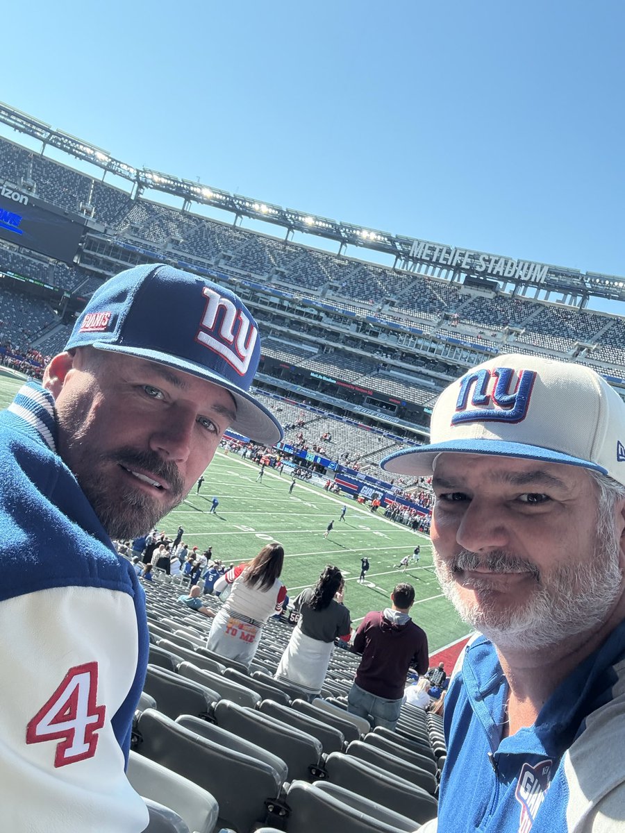 IiiSkattebo's tweet photo. Good luck #NYGiants wish my boy @camskattebo5 was out there. #lfg #mgb https://t.co/tZbszBybYa