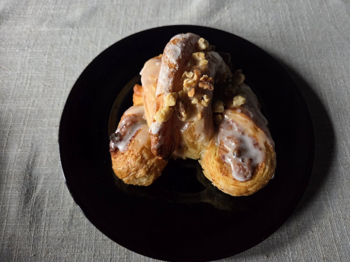 Bardzo dobry wypiek z kultowego Kociaka (19 zł/szt.). Smak, proporcje bez zarzutu! Notowanie #rankingrogali
1. Kociak
2. Gembiak