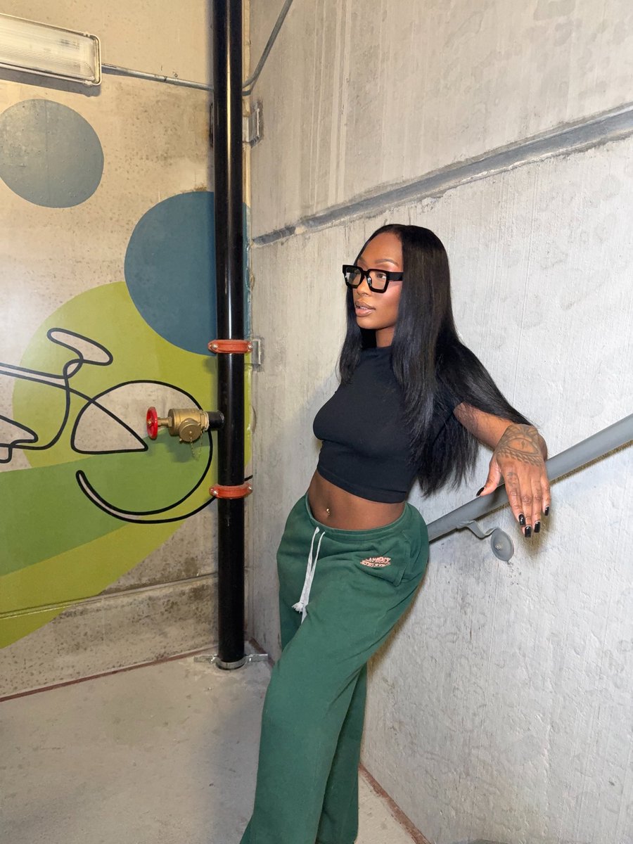 riahbadazz_'s tweet photo. 😘 https://t.co/ZsanK9NsGG