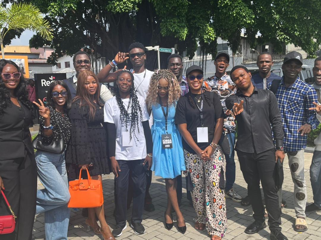 Theflutterbookc's tweet image. The Flutter Book Club members @flutterbyteconf day 2 🥹💙
It was nice seeing everyone’s beautiful faces before the codeathon! 🚀

Can you guess what we were all looking at in the last slide? 😂