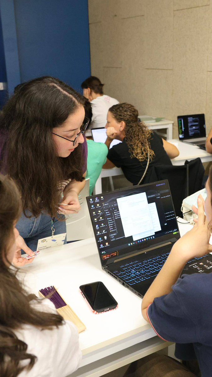 marinamorolopez's tweet photo. Han pasado dos semanas y aún no supero que #PyConES25 ya haya acabado. Nos vemos en Barcelona el año que viene 🐍💜 @PyConES https://t.co/QQJZCxrPhr