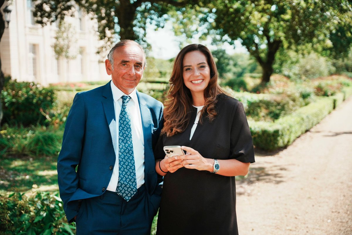 🔴 Éric Zemmour au sujet de Sarah Knafo :

“Je suis ébahi. Je veux qu’on s’arrête une minute là-dessus parce que c’est quand même assez extraordinaire de voir cette femme, qui n’était pas connue du grand public il y a 18 mois, qui est aujourd’hui créditée 6,5% dans les sondages”