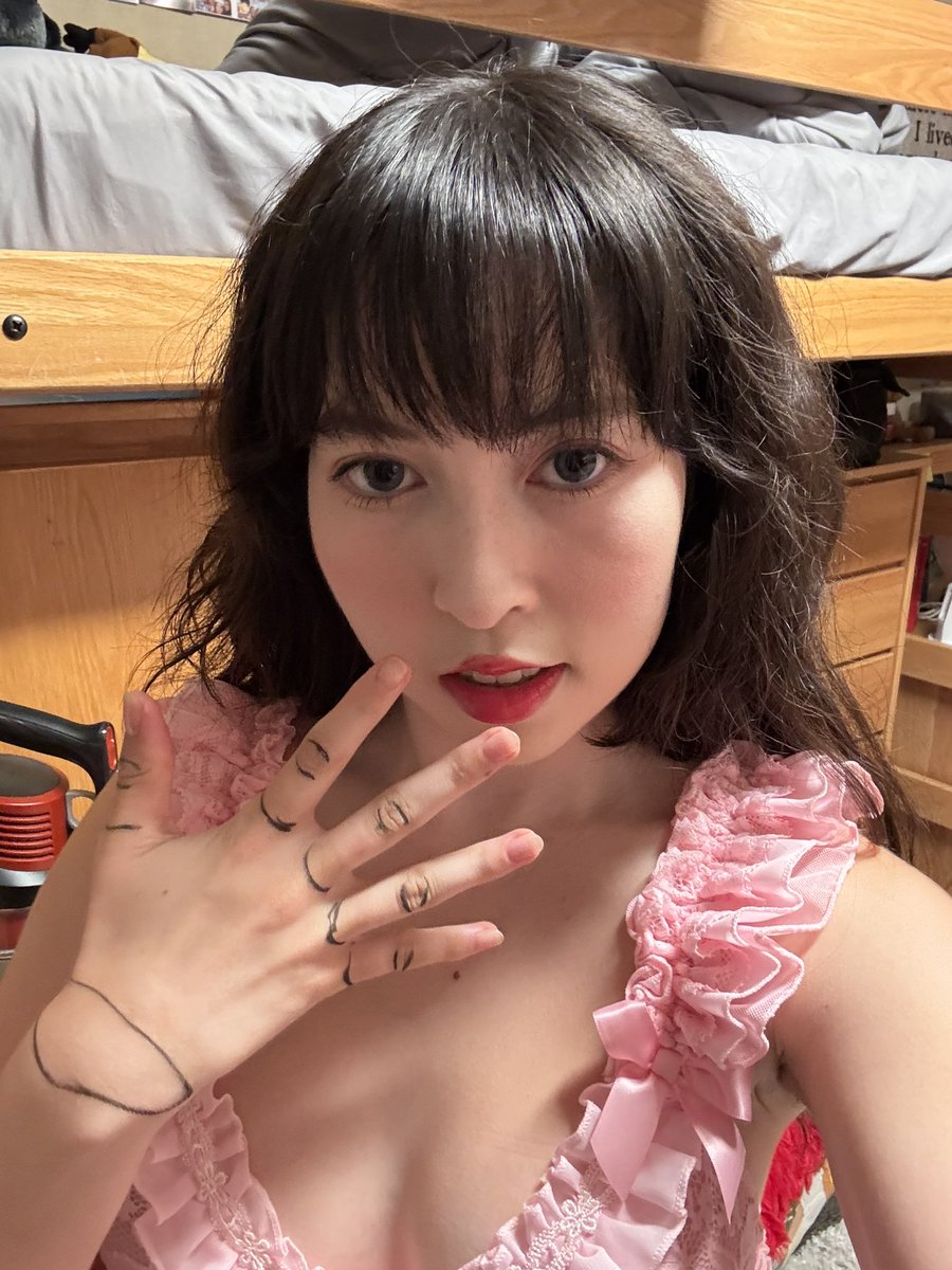 no one’s gonna see this but happy late halloween :D