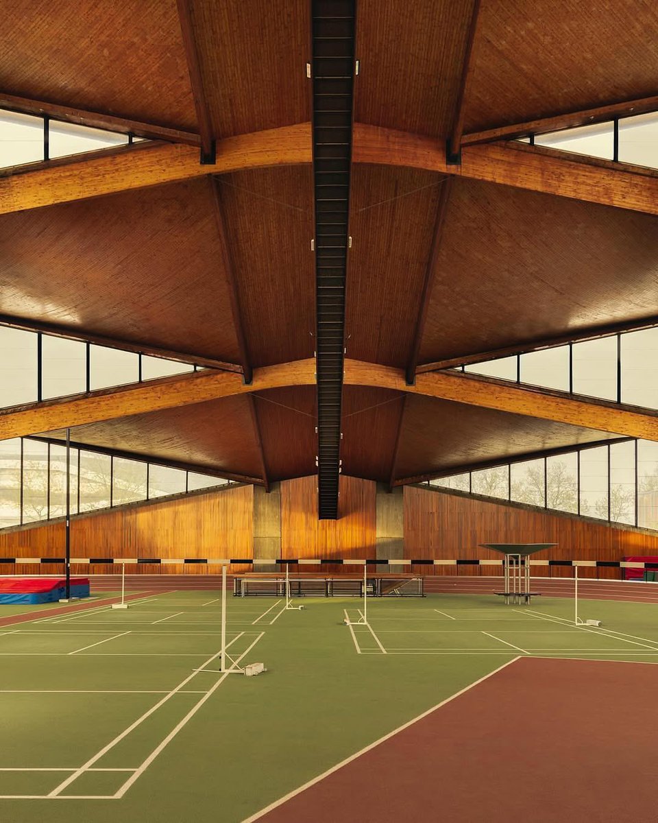 parametricarch's tweet photo. 🤸‍♂️The Gymnase Jules Ladoumègue, located in Paris’ 19th arrondissement, is a modernist sports complex designed by French architect Jean Peccoux in collaboration with engineer Robert Lourdin. https://t.co/HyB0yPqpyd