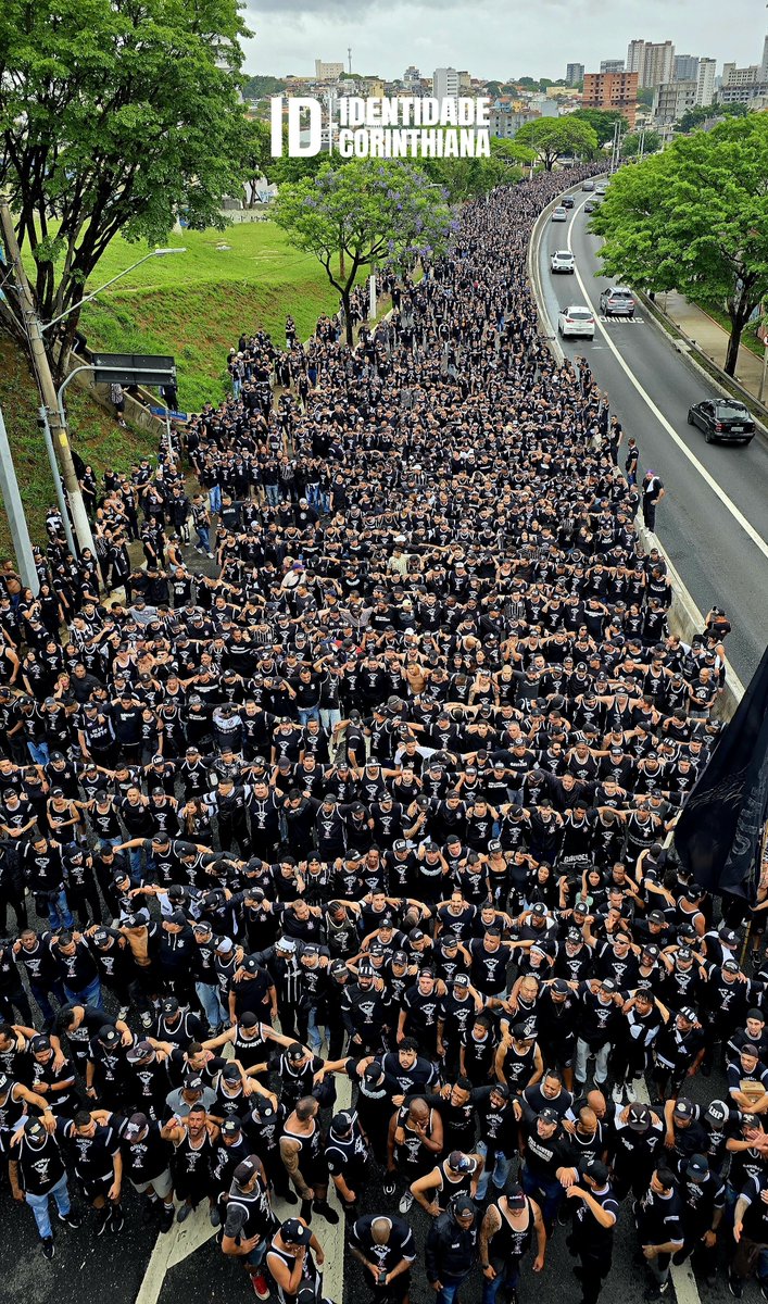Corintiamo78's tweet image. Essa foto não reflete o começo  nem o fim de uma caminhada, ela pertence a um caminho percorrido, com sentido único , com direção, respeito, tem contexto.

E assim eu vejo a vida passar diante dos meus olhos....
Ela tem cor, tem luta ,  tem alma e transpirara amor.…
