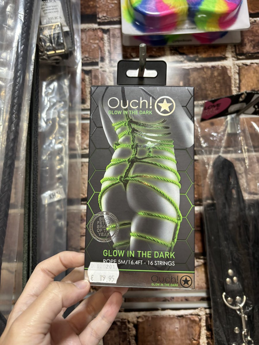 _KevinGrey's tweet photo. @Skipsock101 I was in a store and I saw this @Skipsock101, glow in the dark https://t.co/FRduy7Y875