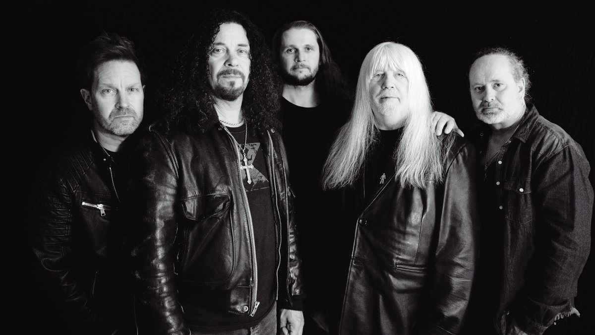 SDEntIre's tweet image. 𝟒 𝐖𝐄𝐄𝐊𝐒 𝐓𝐎 𝐆𝐎: @SweetOfficial return to Belfast for one final show, with guests #GlamSlam feat @herobelfast, at @UlsterHall on Sunday 30 November. 

Tickets from Venue &amp;amp; @TicketmasterIre are beginning to run LOW!