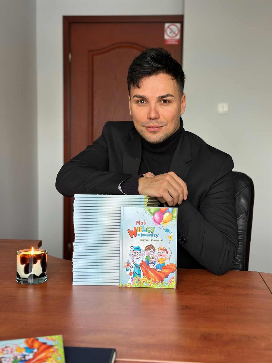 Kochani, proszę dziś tylko o RT.

Nie proszę dziś o wiele, tylko o Wasze wsparcie.
Każda reakcja, każdy komentarz i każde podanie dalej naprawdę będzie mieć znaczenie. 

Od kilku lat w święta jeżdżę po oddziałach onkologicznych.
Widziałem tam rzeczy, których się nie zapomina i