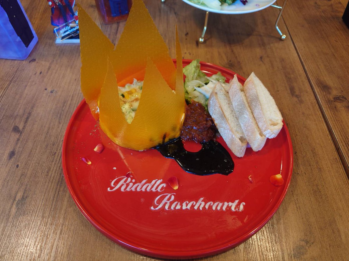 そうそう！この連休中にツイステカフェ行ってきました！