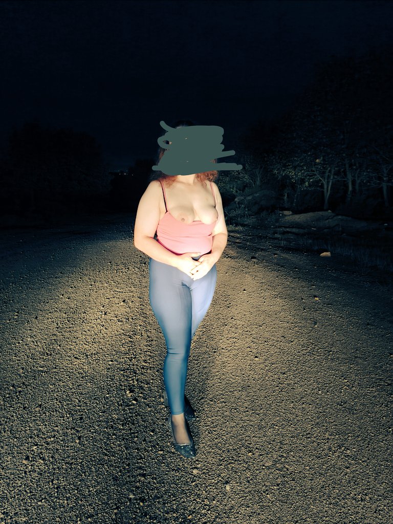 Shaffof kiyimdagi Osiyo ayol jinsiy aloqa video