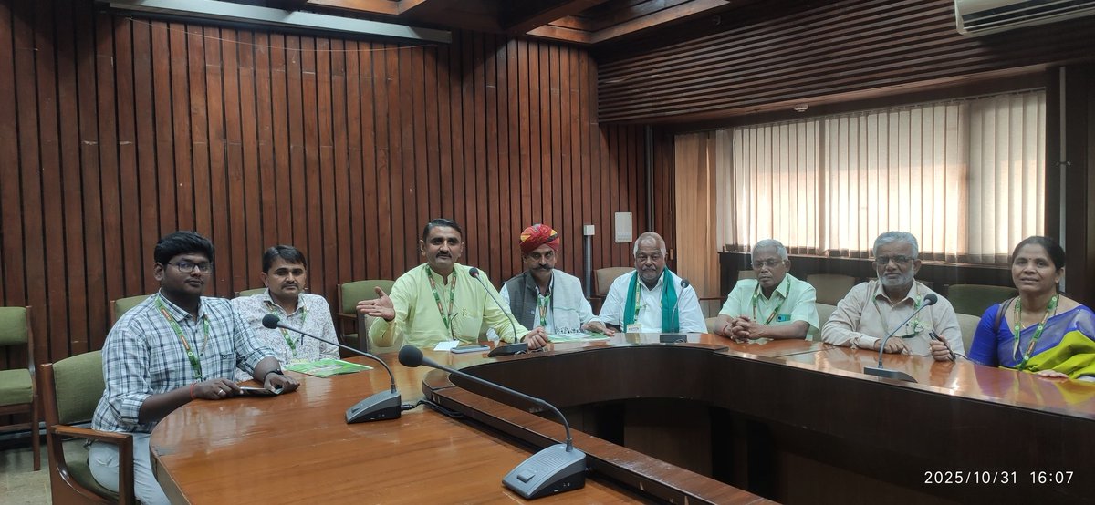 IshaTamil's tweet image. நாட்டின் சிறந்த 250 FPO-களில் இடம்பிடித்த ஈஷாவின் வழிகாட்டுதலில் இயங்கும் 2 FPO-கள்!

மத்திய வேளாண்மை துறை சார்பில் புதுடெல்லியில் நடைபெற்ற தேசிய &apos;FPO சமகம்&apos; மாநாட்டில் நேரில் பங்கேற்க, மத்திய அரசின் 10,000 FPO-கள் திட்டத்தின் கீழ் சிறப்பாக இயங்கும் 250 FPO-கள் தேர்வு…