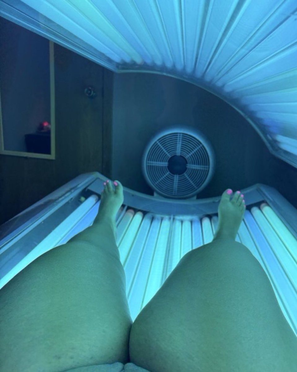 HashMonie's tweet image. My girl did her toes…. How they look?

Btw she paid with bitcoin, if I didn’t mention that.