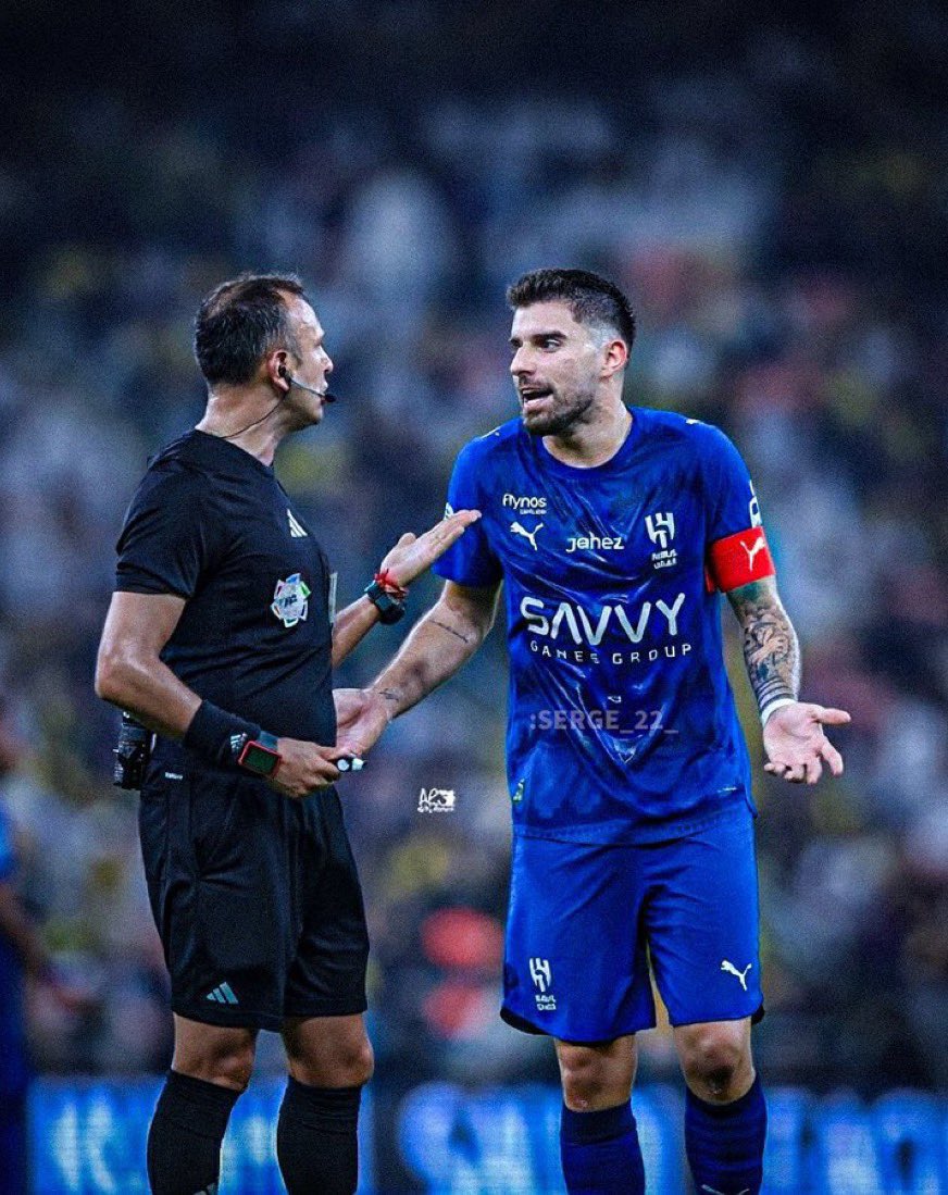 في #الهلال آدبيات نقرها ويجب استمرارها وفيه شبيه  الأدبيات يجب انكارها والقضاء عليها منها:
توطين شارة القيادة وكأنها تركة متوارثة حكراً على السعوديين

آن أوان تقلد روبين نيفيز شارة القيادة