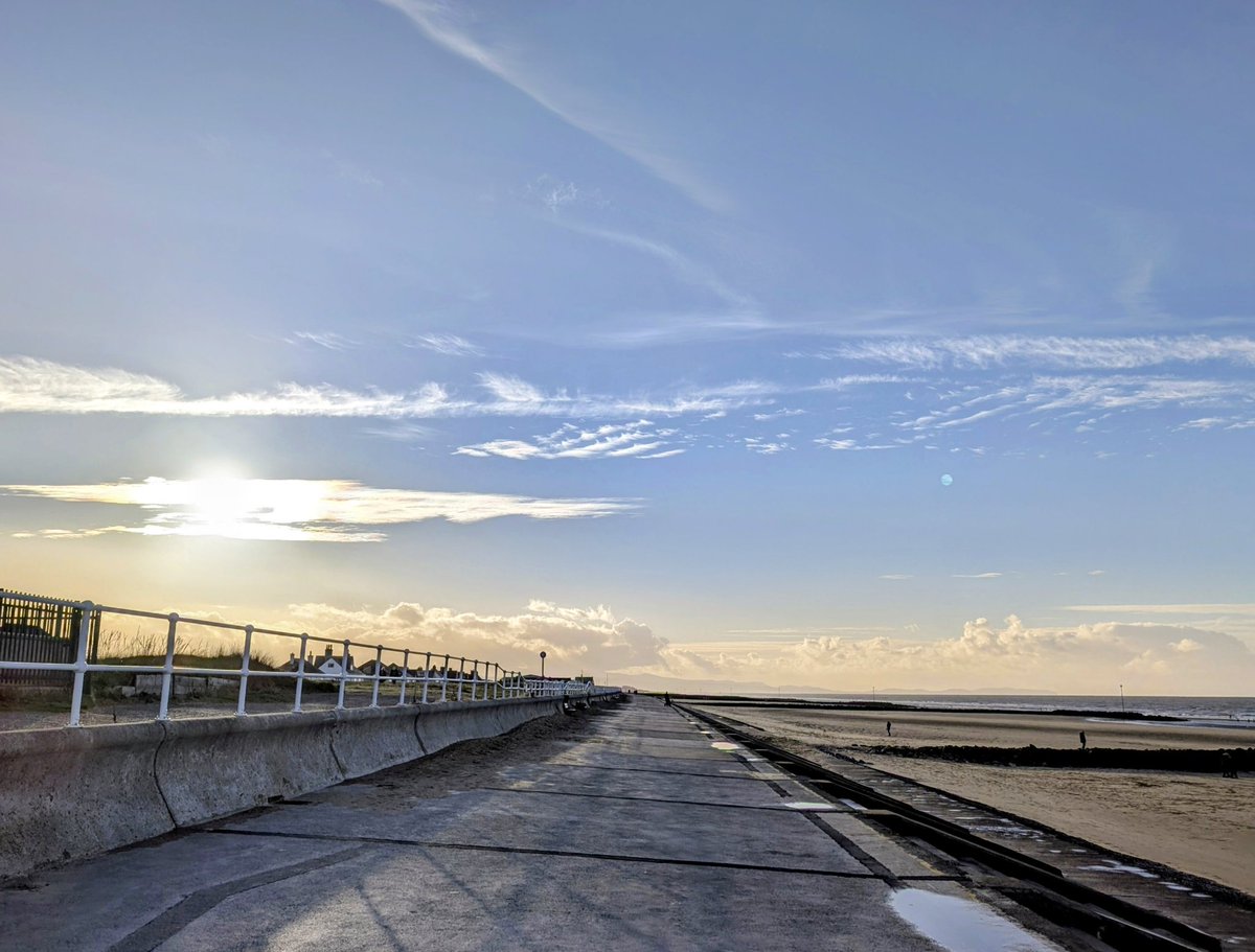 FalkirkBairn01's tweet image. Lovely walk along the prom in Prestatyn. Blew away all those cobwebs!
