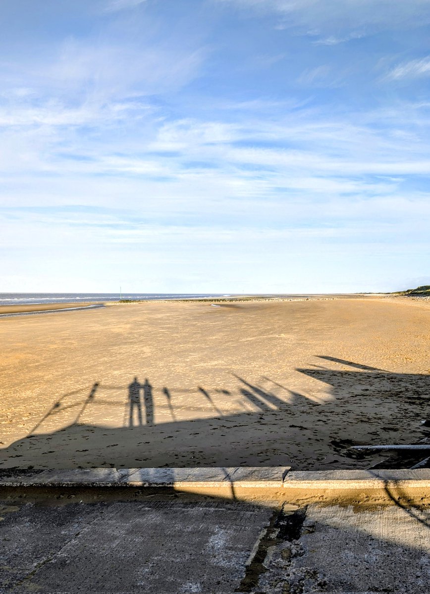 FalkirkBairn01's tweet image. Lovely walk along the prom in Prestatyn. Blew away all those cobwebs!