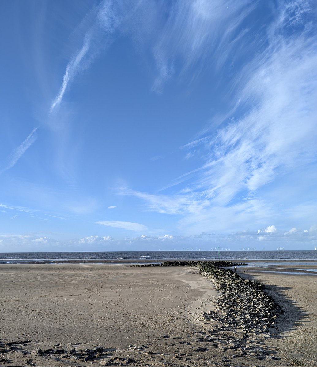 FalkirkBairn01's tweet image. Lovely walk along the prom in Prestatyn. Blew away all those cobwebs!