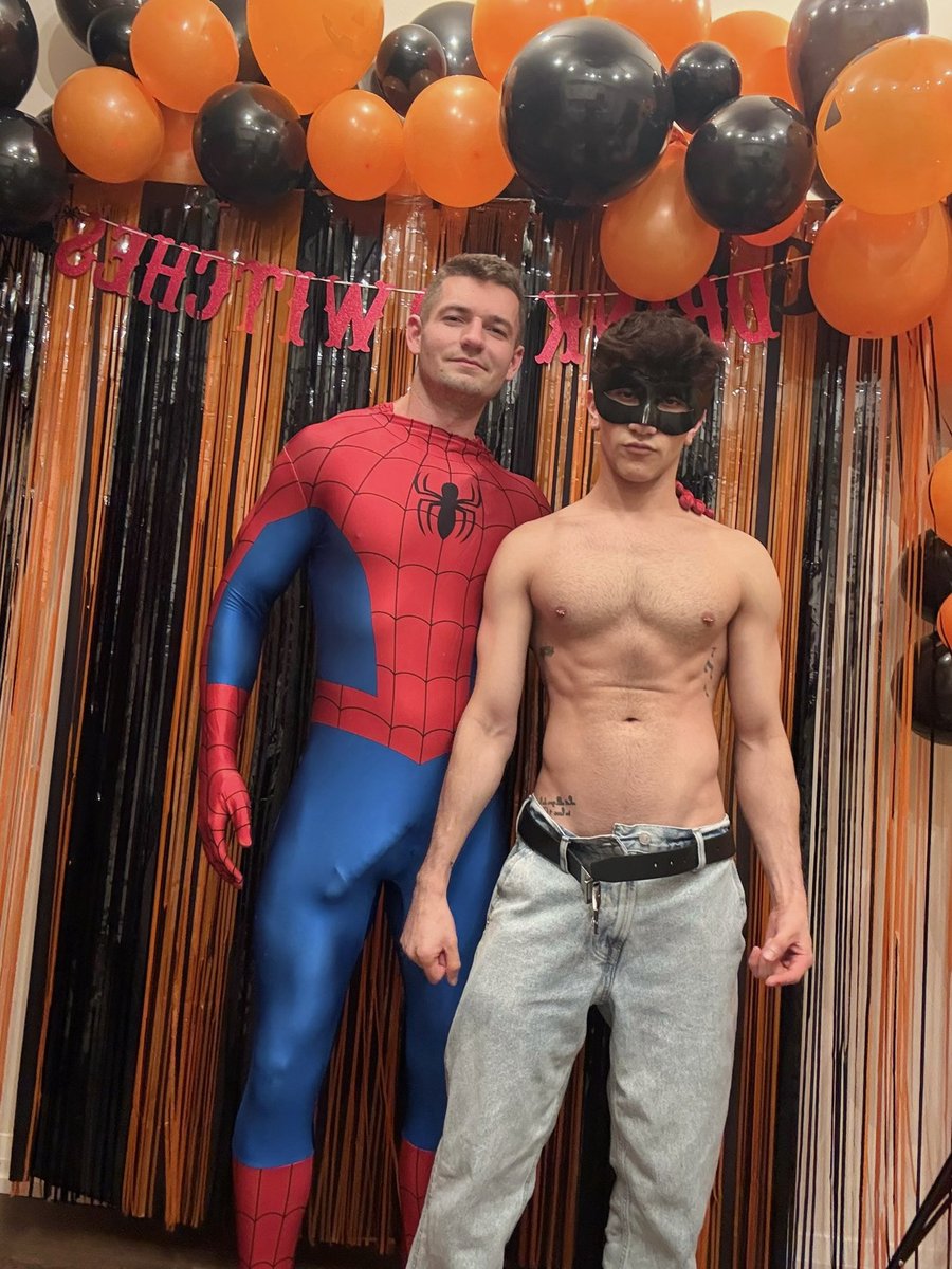 WhatTheEffSci's tweet photo. Shooting some webs with @danny_guzman9 this weekend 🕸️ https://t.co/19gw7qfDAv