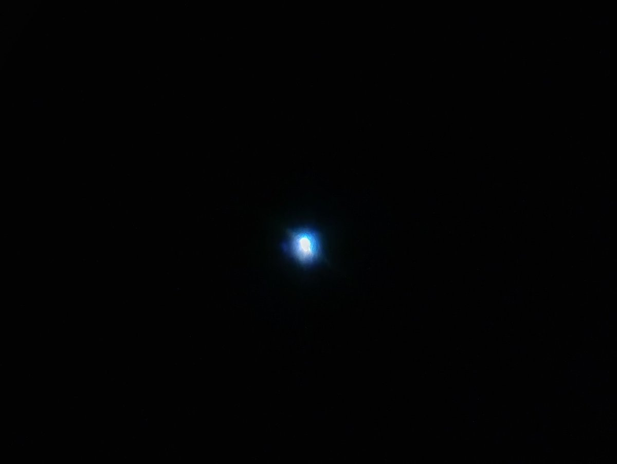 ancherh1's tweet photo. Rigel is a blue supergiant star in the equatorial constellation of Orion https://t.co/Q5fGkDhnDy