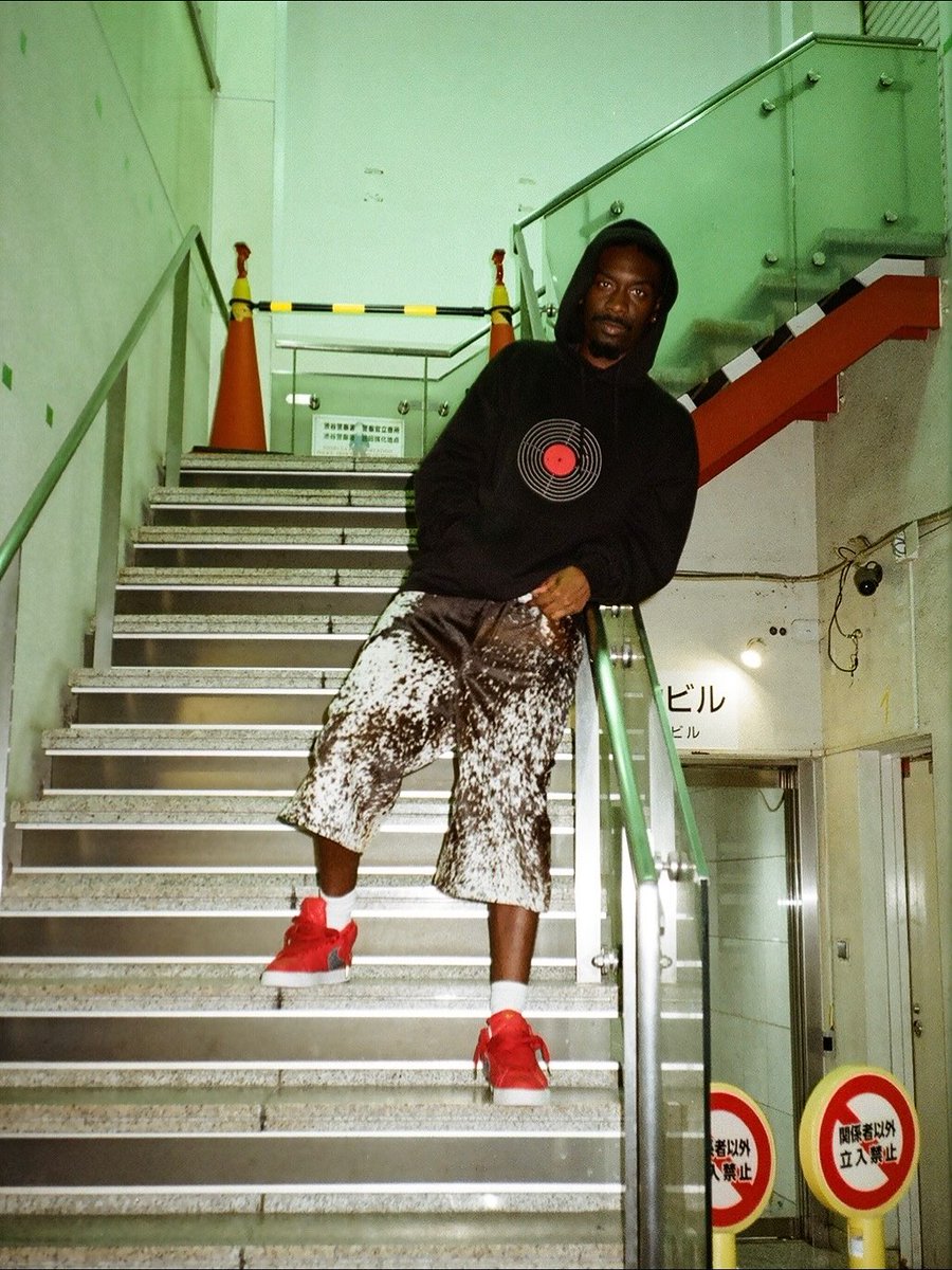 ripflexxico's tweet photo. BruceDropEmOff throws a fit in new IG post  📸

▫️ SS19 Vetements Target Hoodie
▫️ SS06 Supreme x Nike SB Blazers
▫️ FW16 Chanel Cuba La Habana Backpack
▫️ NYRVA Cowhide Shorts? https://t.co/VW72YvYriZ