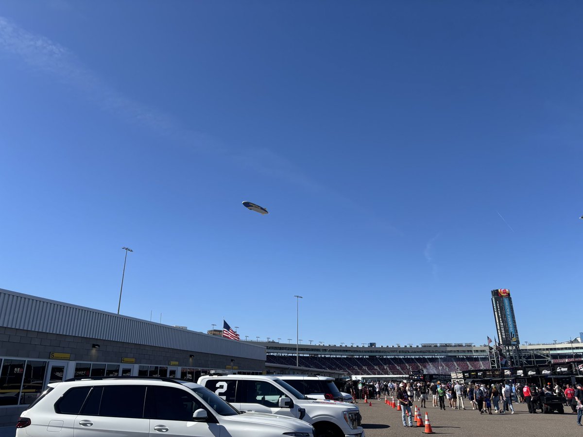 The Goodyear blimp is here and so are we.

Raceday for the NASCAR Cup Series championship at Phoenix. Stay tuned for coverage all afternoon long!

#NASCAR | <a href="/MtrsprtsToday/">Motorsports Today</a>