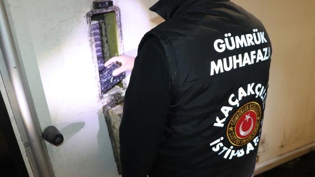 Gürbulak Gümrük Kapısı'nda piyasa değeri 2 milyar 612 milyon lira olan 721 kilogram uyuşturucu ele geçirildi.