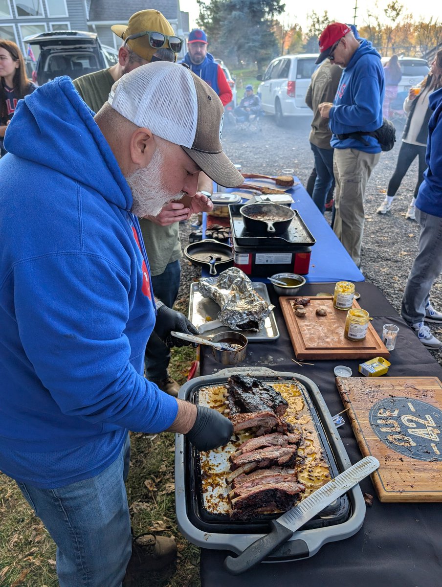mikekovacsLWOS's tweet image. Tailgating with @theeammon and #BillsMafia 

W/ @Que42BBQ

@BucSidelineGuy
@SalSports
Let&apos;s gooooo!