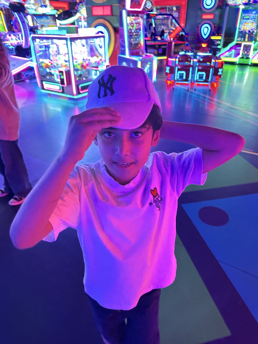 ThisisOshaz_'s tweet image. Took him out today for Playdium arcade and dinner