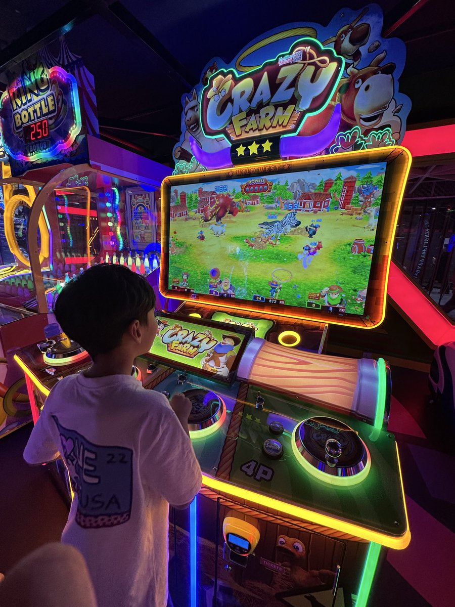 ThisisOshaz_'s tweet image. Took him out today for Playdium arcade and dinner