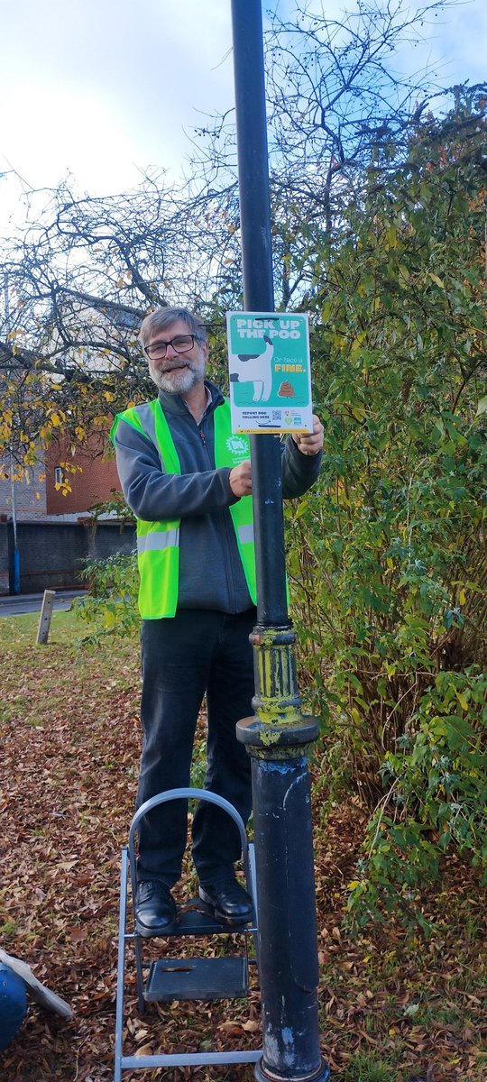 TandM_Greens's tweet photo. Thank you to everyone who came along to our Tonbridge litterpick today. We also put up some new signs to spread the word about the maximum £500 fine for littering for TMBC.

Next time we are heading to Hadlow.

#lovewhereyoulive
#Tonbridge https://t.co/1VWM7geNCP
