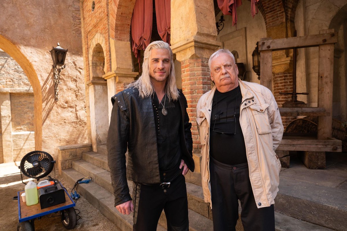 liam Hemsworth news tweet media