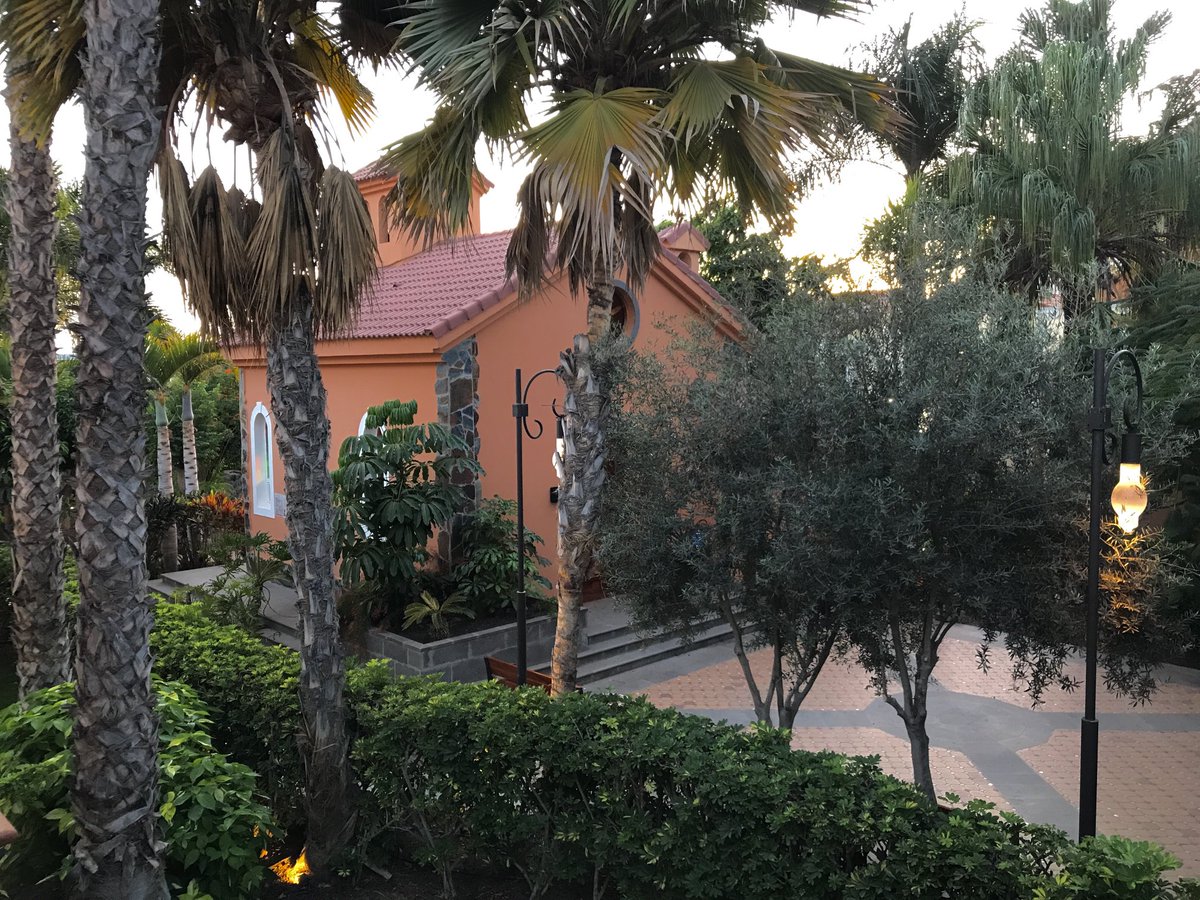 Utsikt fra verandaen på rommet vårt. Kan ikke klage….😀