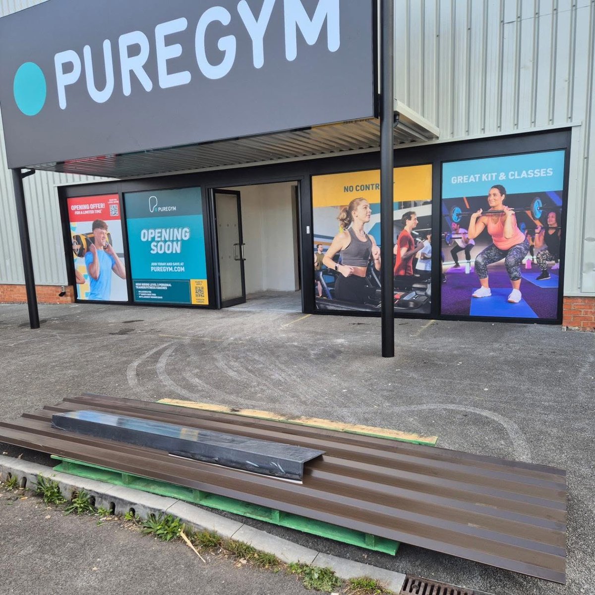 SAS_WELDING's tweet image. Some exterior wall cladding sheets and cappings supplied for the new Glastonbury #puregym

Bespoke cappings made to measure 🤟

Need materials for a project ?

Email Info@sasweldingservices.com 

#steel #boxsection #roofing #cladding
#freedelivery #rsj #pfc #shs #chs #rhs