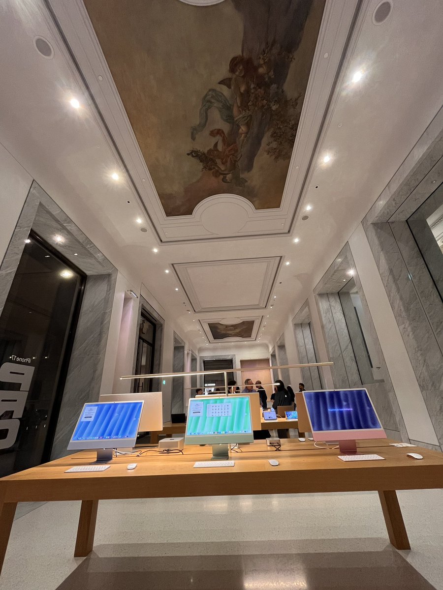 emanuelecodes's tweet image. What does the Apple store in your city look like?