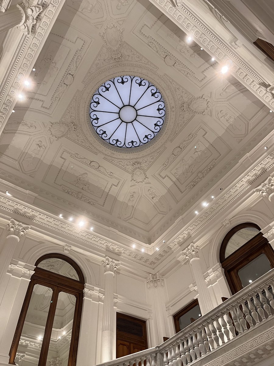 emanuelecodes's tweet image. What does the Apple store in your city look like?