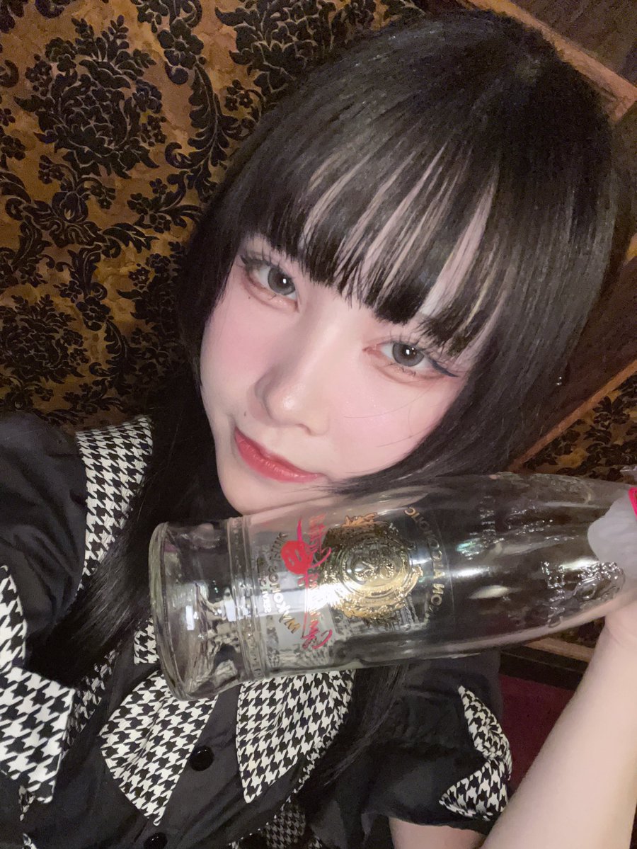 おきゅおわしてる！
今日も会いに来てくれてありがとう❣️始めましたの方連れてきてくれて嬉しかったよー！！！コミュ力見習いたい！ね！！
🩷フィリコもクライナーたくさんもありがとう❣️なーんか今日は出目が強すぎて？負けました！なんで！？クライナーは甘いよ！けどたのしいね！