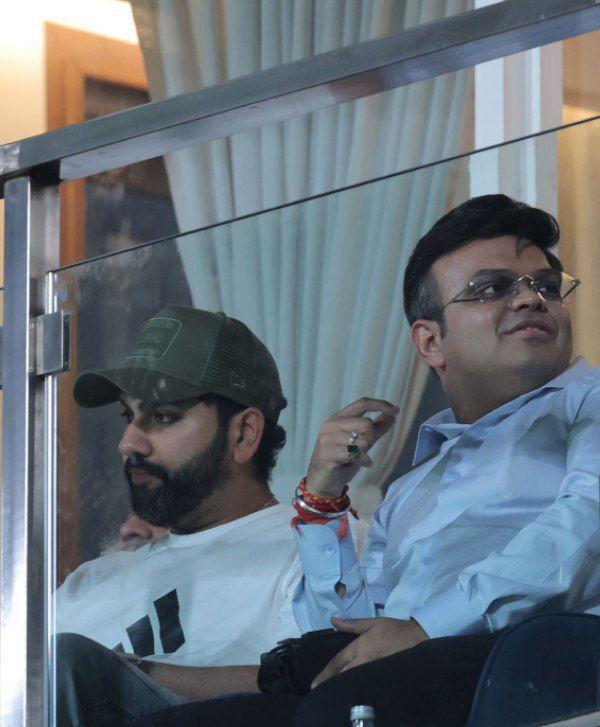 Kumaroficial408's tweet image. ROHIT SHARMA IS HERE TO SUPPORT INDIA WOMEN&apos;S TEAM IN FINAL. ⭐️
#INDvsWI #WomensWorldCup2025