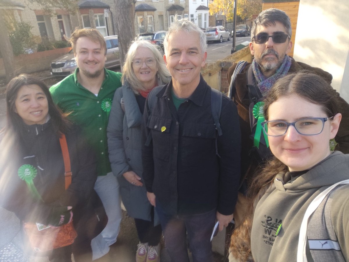 💚 Ealing Green Party volunteers joined candidates Clare, Andrew, and Natalia speaking to residents in Hanwell today!

✊ We had lots of conversations with residents sick and tired of the Labour-led council &amp; wanting action on crucial local issues they've abandoned.