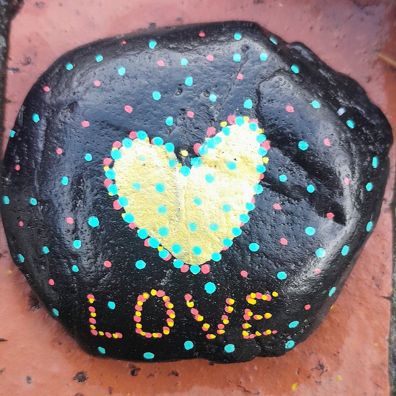 BesterRobert's tweet photo. #AlphabetChallenge #WeekRforRock 
Painted Rocks https://t.co/KjzQC0EBoa