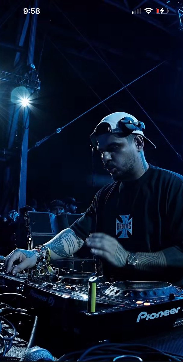 CALL ⬇️ ME = tweet media